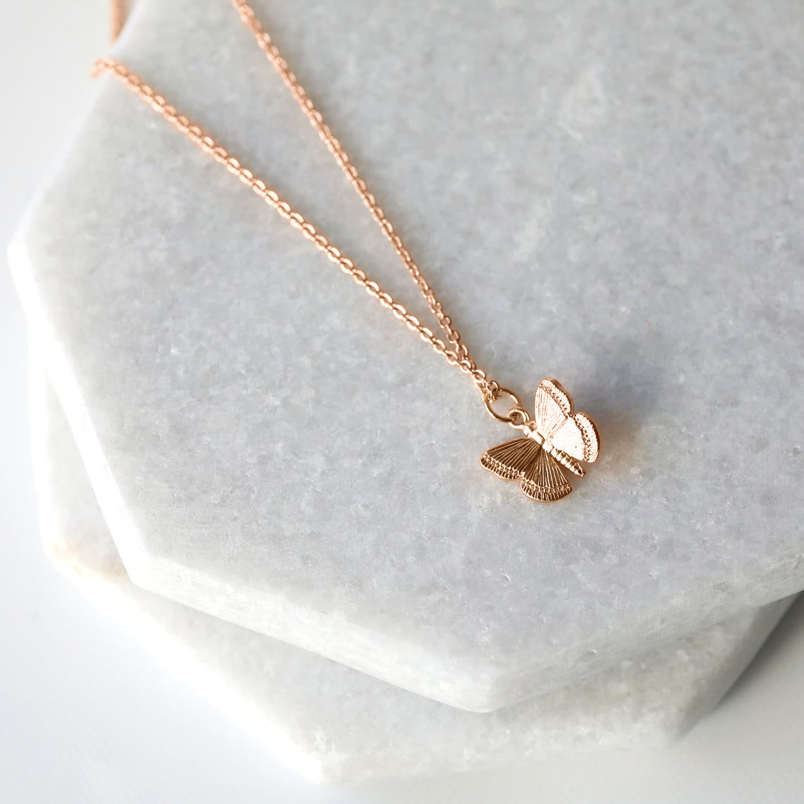 Collier pendentif papillon