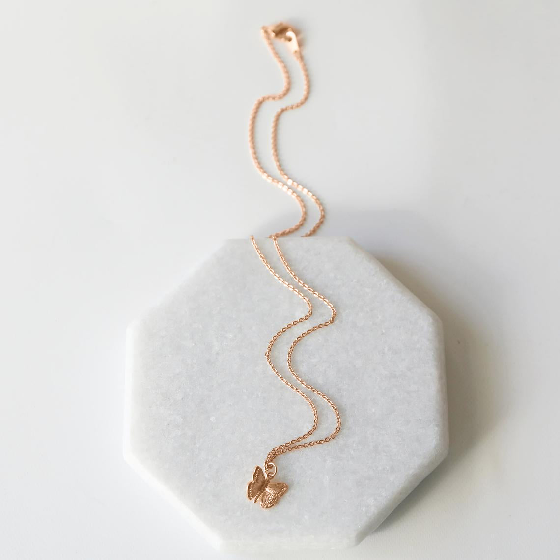 Collier pendentif papillon