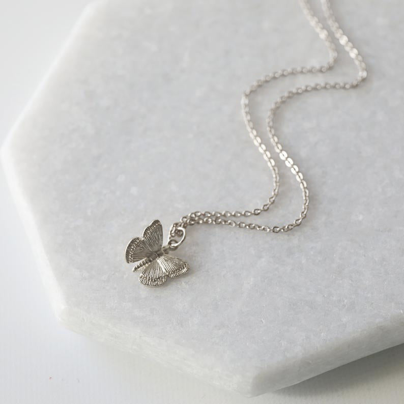 Collier pendentif papillon