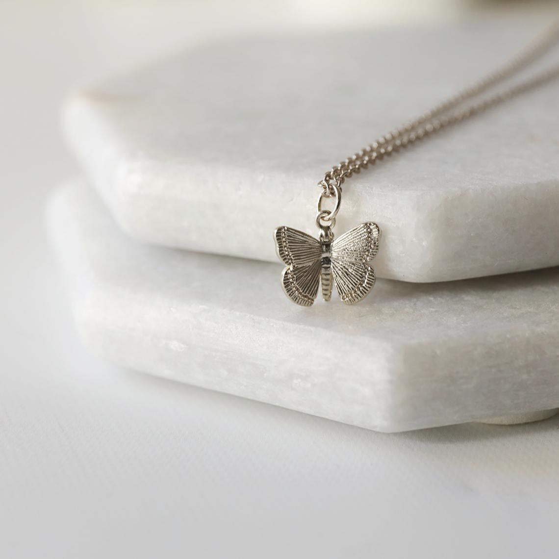 Collier pendentif papillon