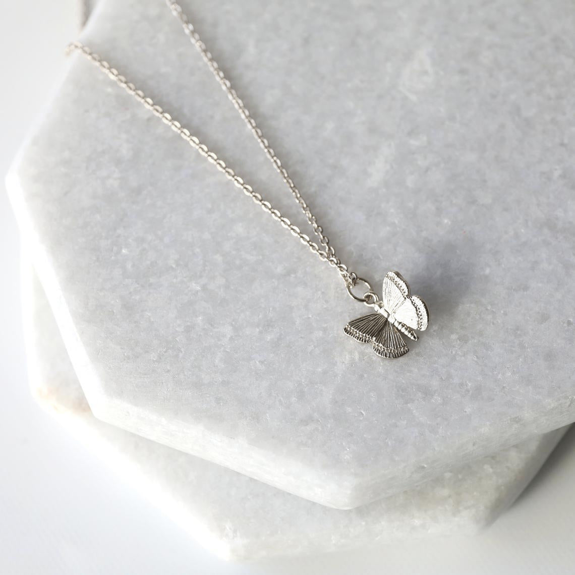 Collier pendentif papillon