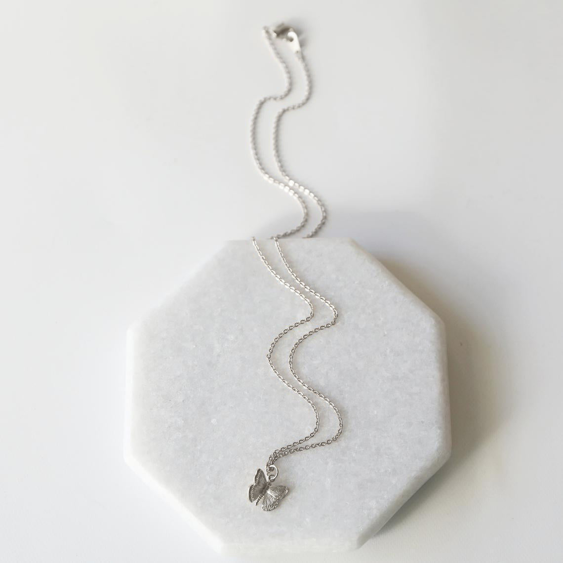 Collier pendentif papillon