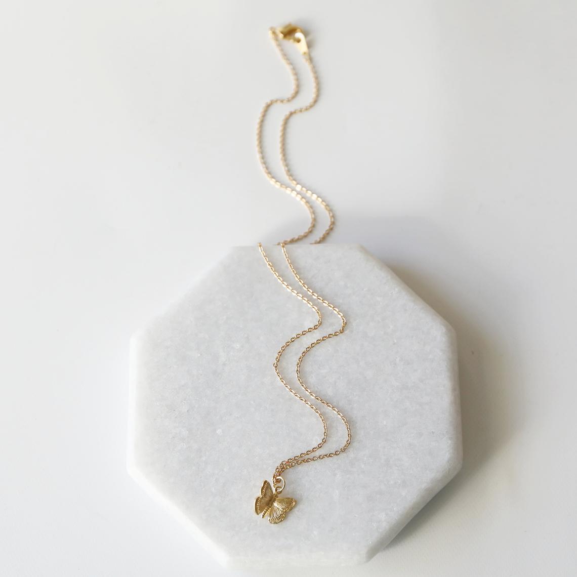 Collier pendentif papillon