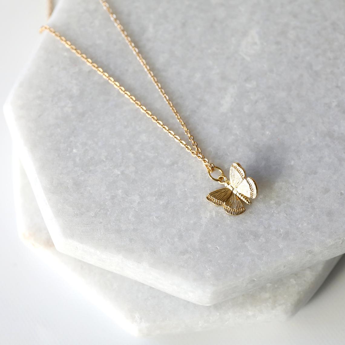 Collier pendentif papillon