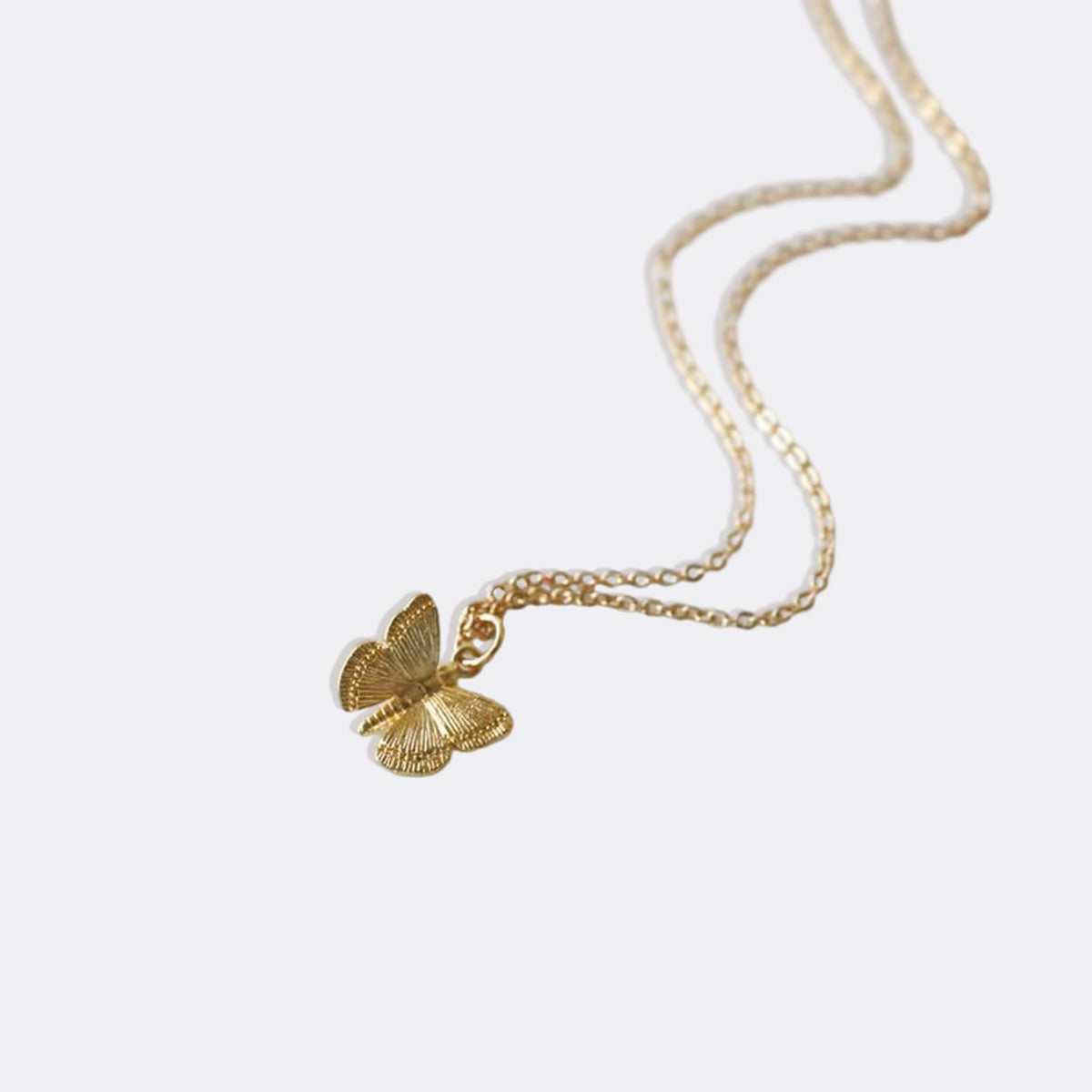 Collier pendentif papillon