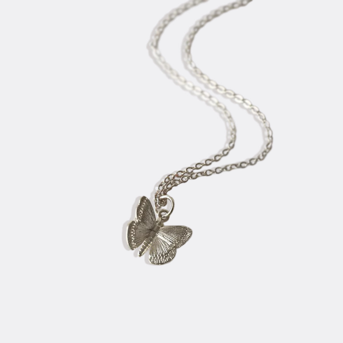 Collier pendentif papillon