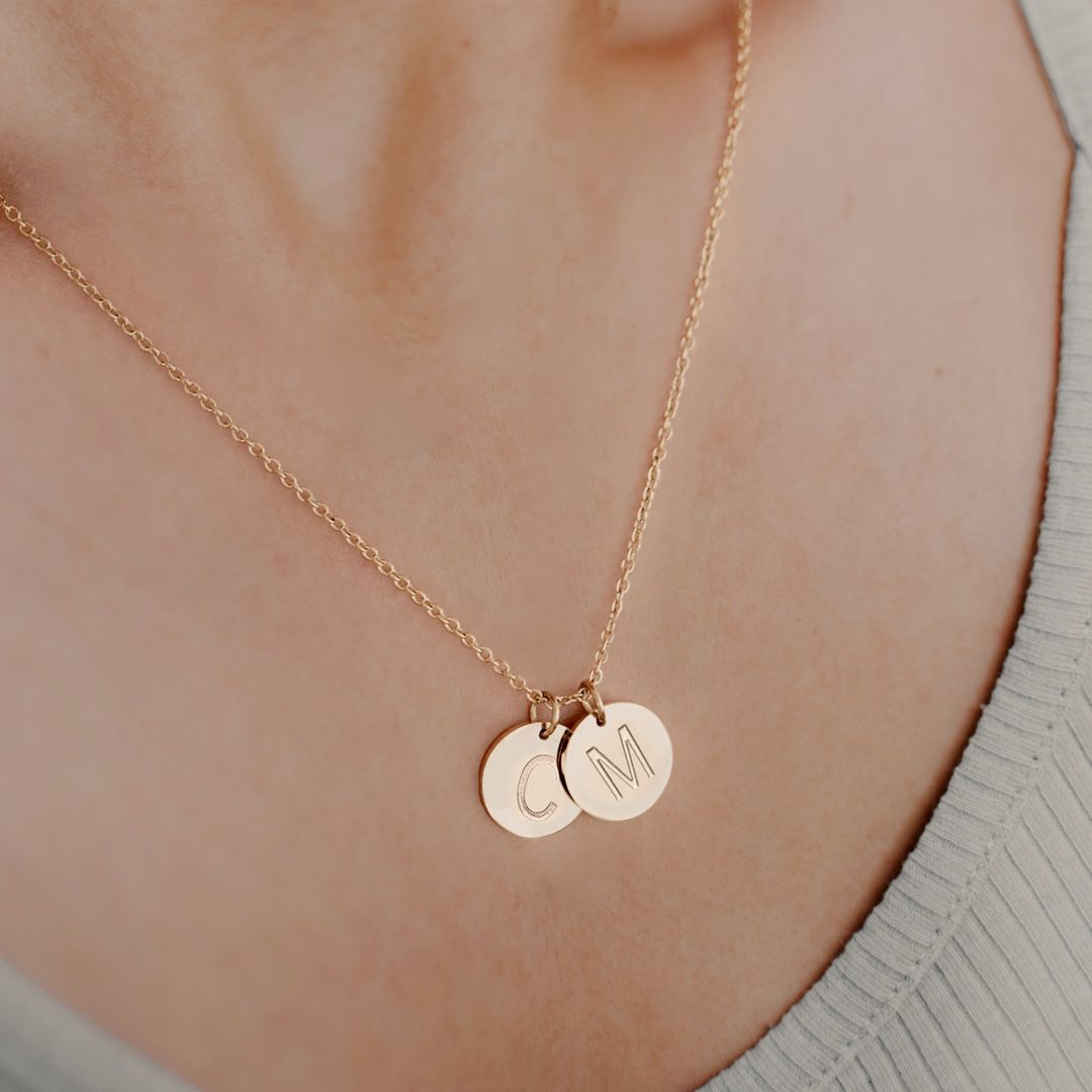Collier délicat avec disque initial