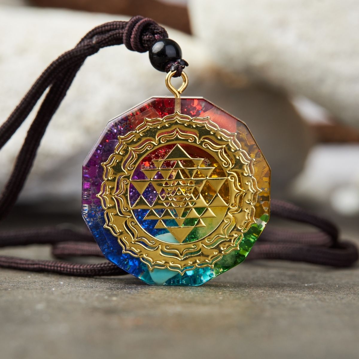 Collier Chakra Orgonite - Équilibre l'énergie orgone et protection contre les champs électromagnétiques