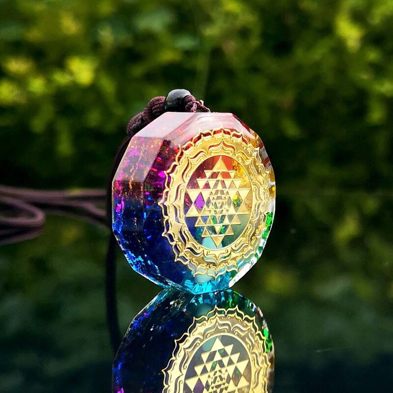 Collier Chakra Orgonite - Équilibre l'énergie orgone et protection contre les champs électromagnétiques