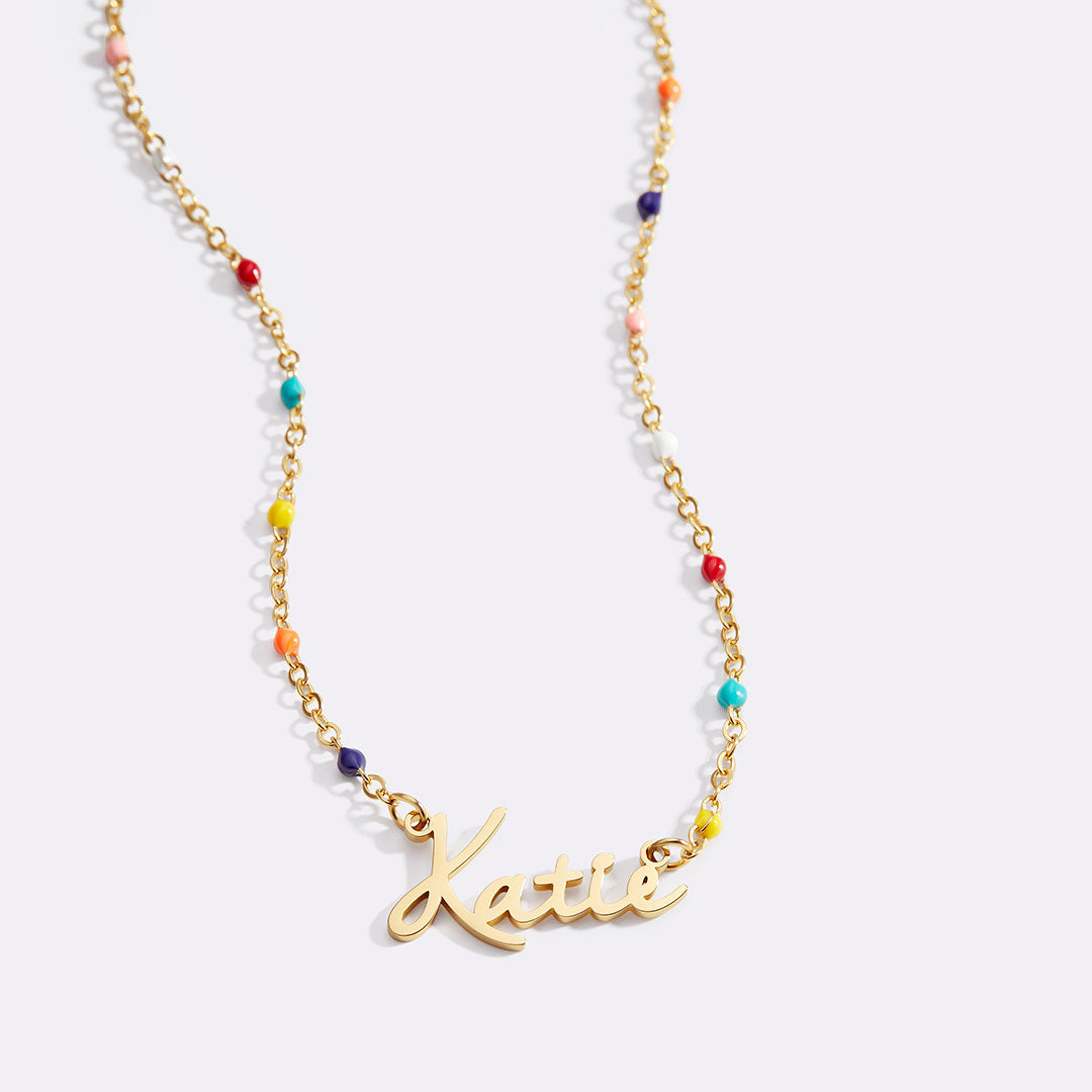 Collier de perles colorées avec nom de fée