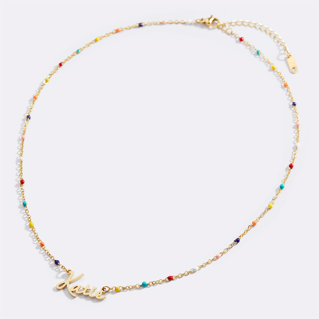 Collier de perles colorées avec nom de fée