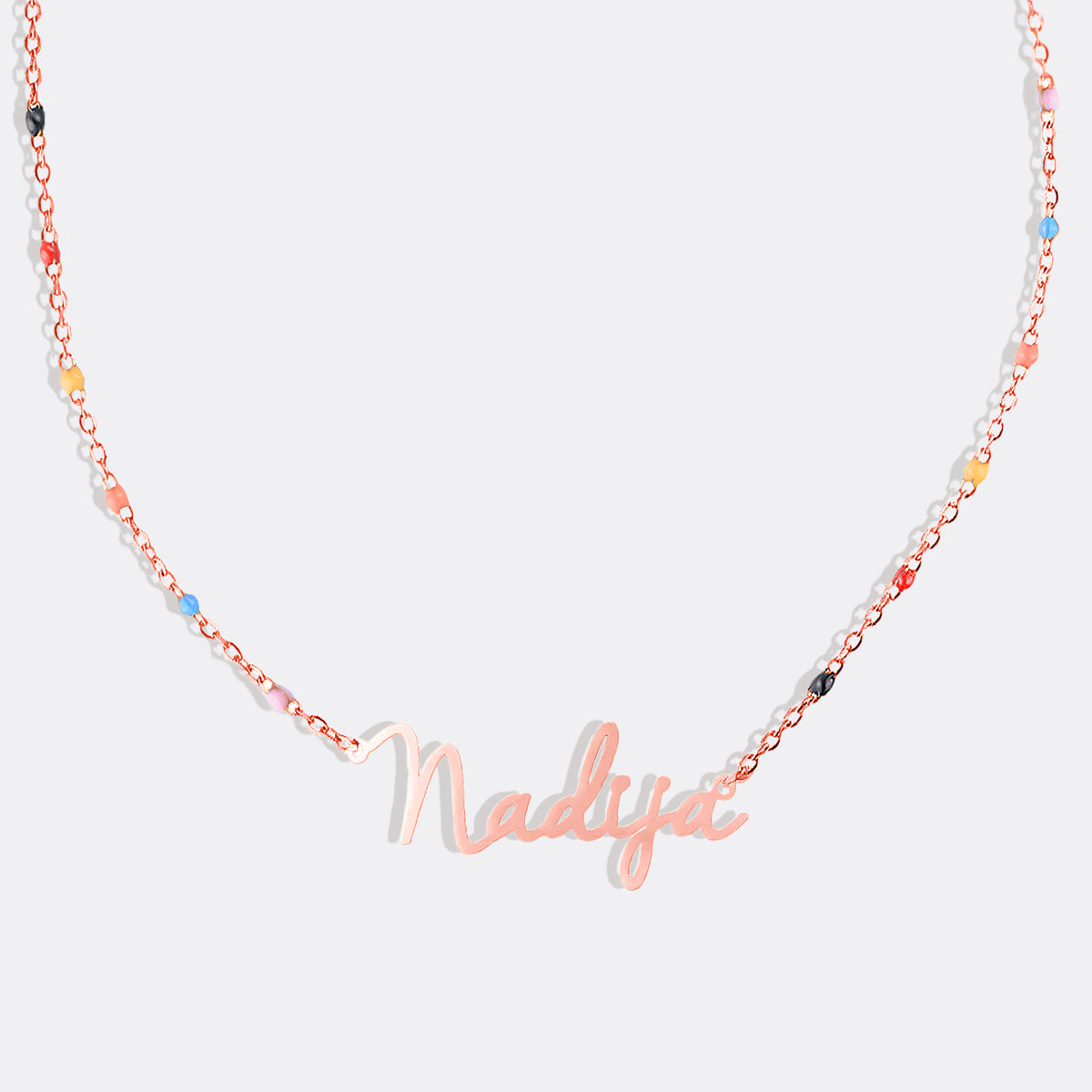 Collier de perles colorées avec nom de fée