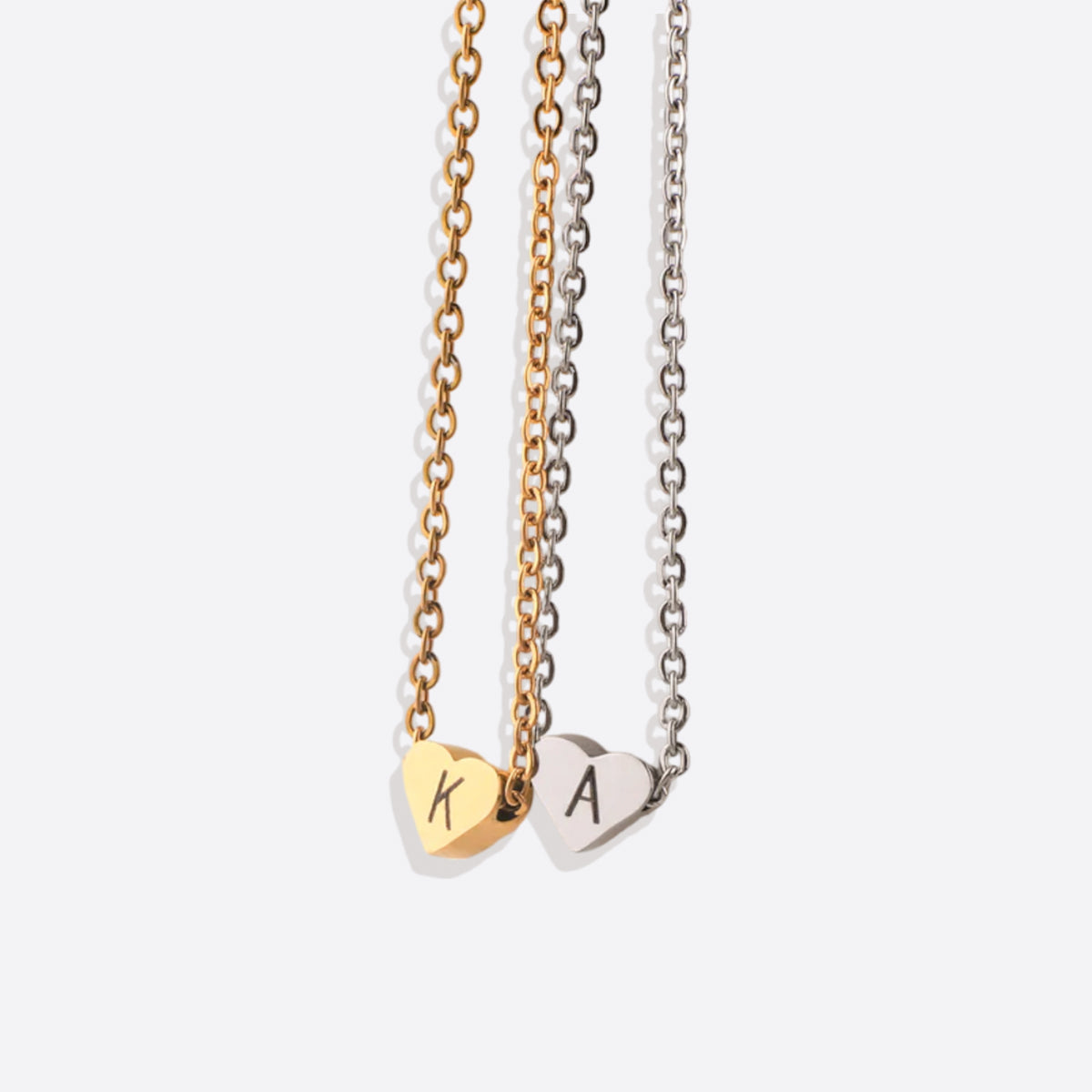Collier initial en forme de cœur délicat