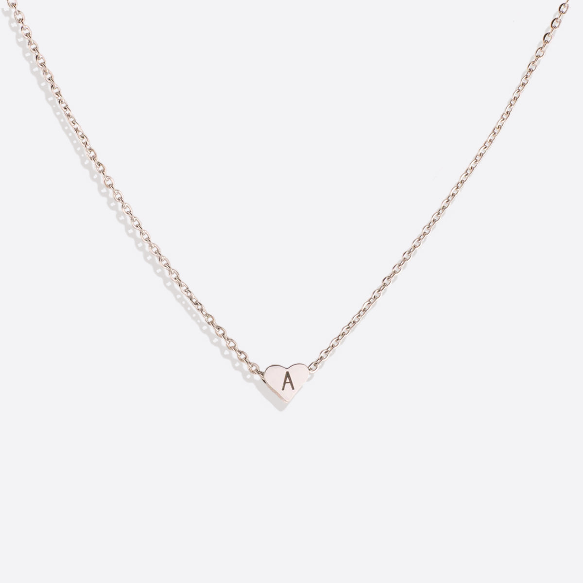 Collier initial en forme de cœur délicat