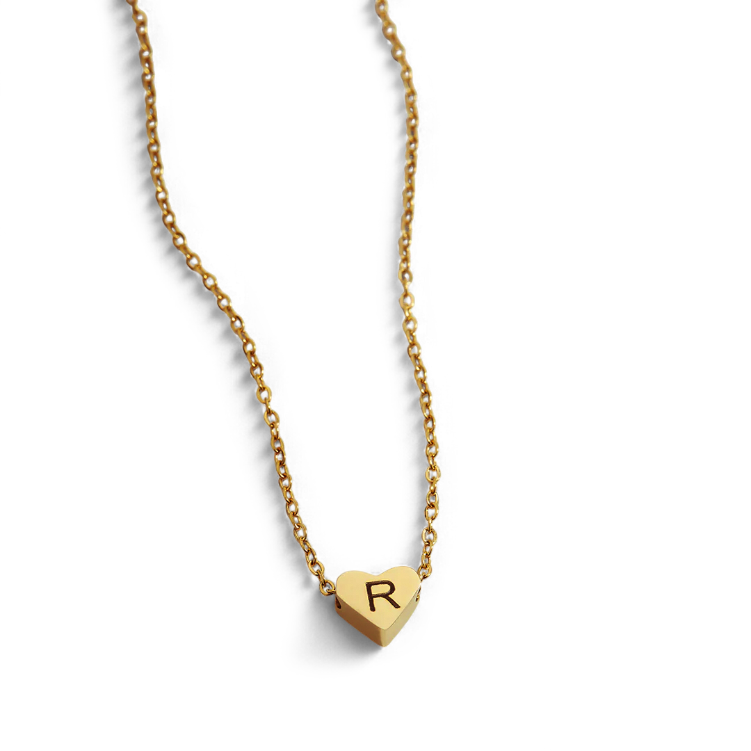 Collier initial en forme de cœur délicat