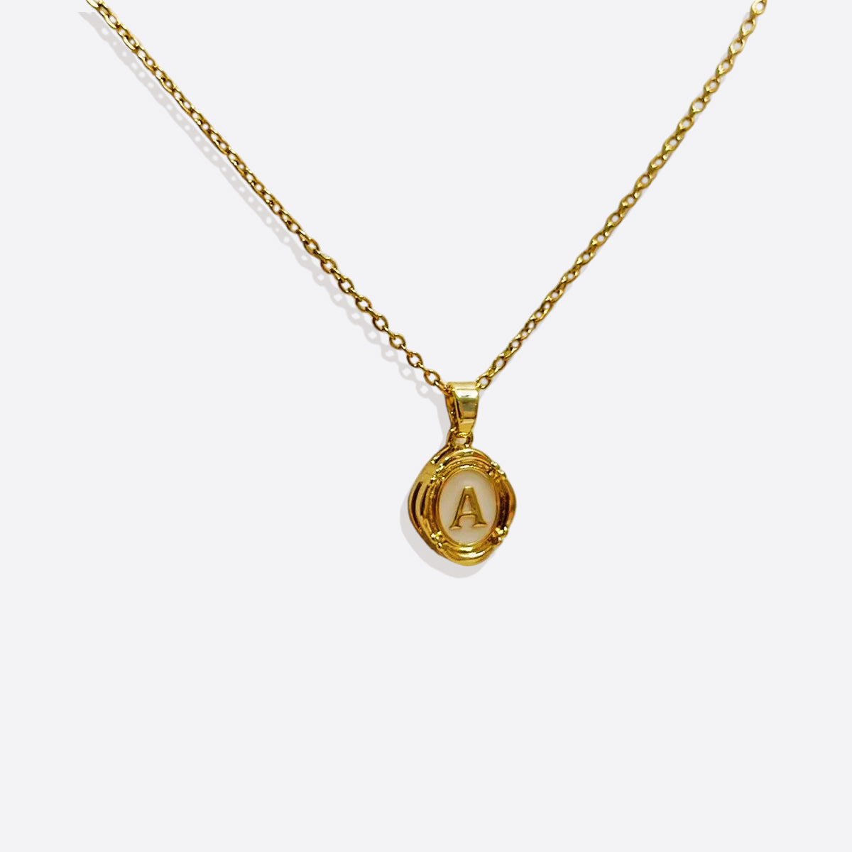 Collier pendentif initial en émail