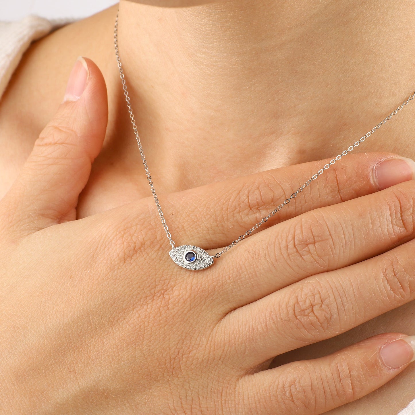 Collier à breloques contre le mauvais œil