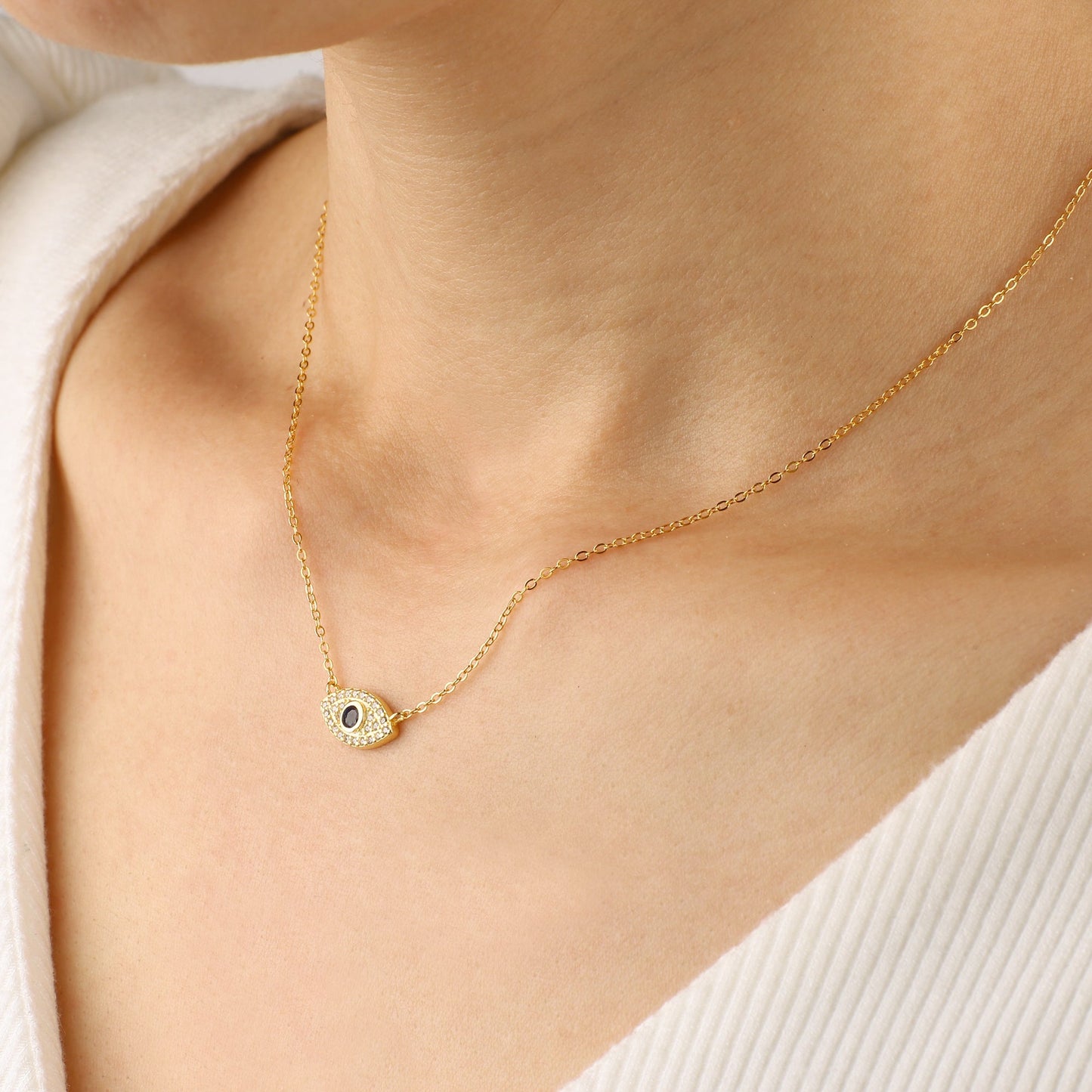 Collier à breloques contre le mauvais œil