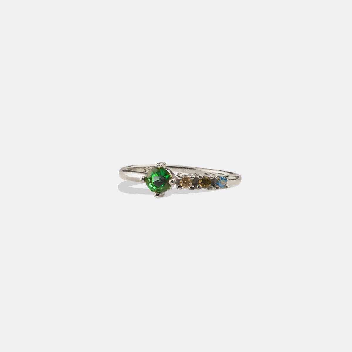 Bague avec pierres de naissance familiales