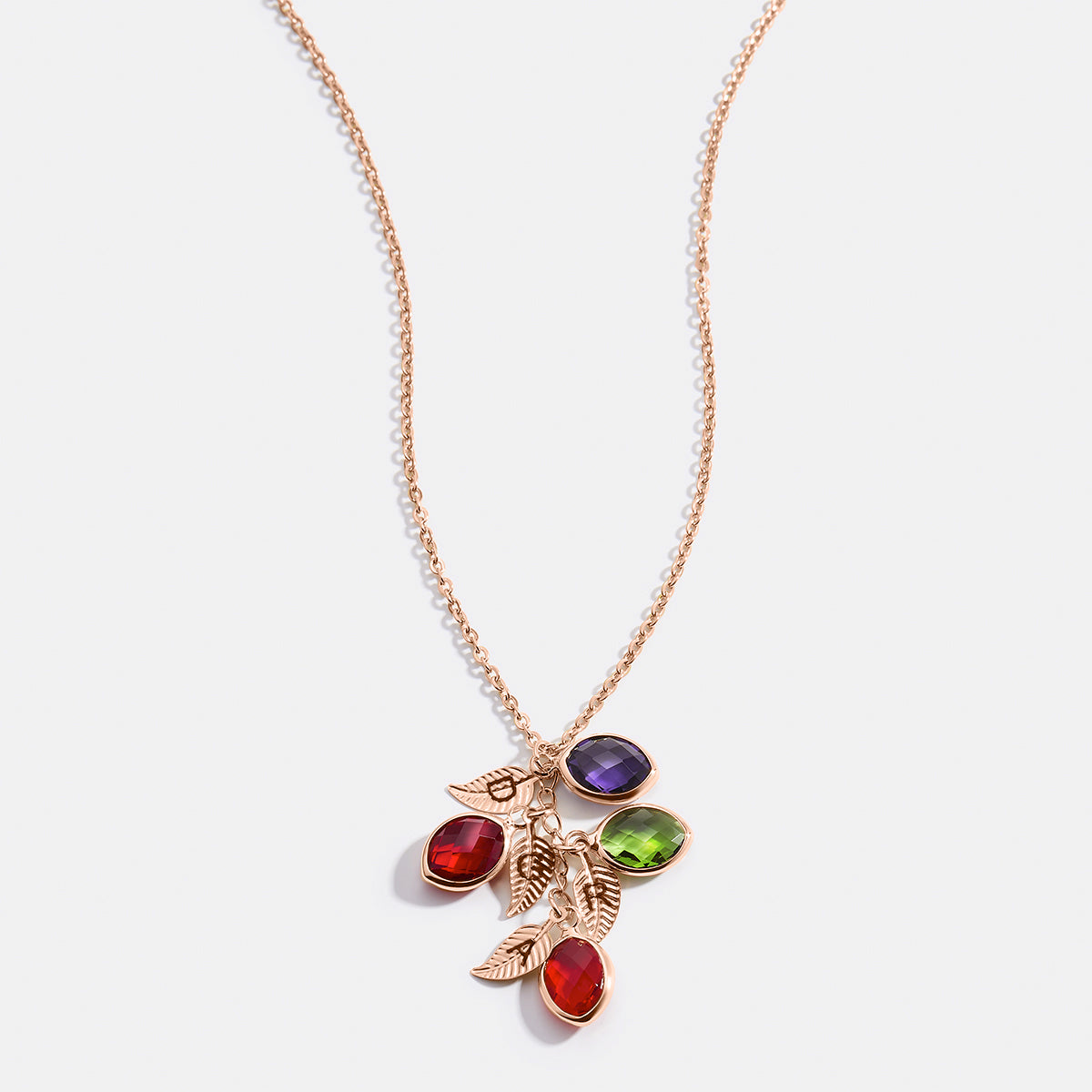 Collier avec pierres de naissance familiales
