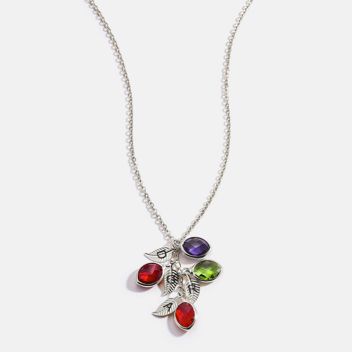 Collier avec pierres de naissance familiales