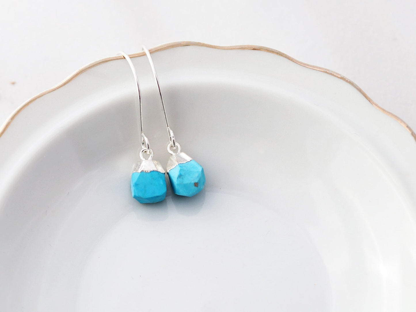 Boucles d'oreilles pendantes en pierres précieuses (crochet)