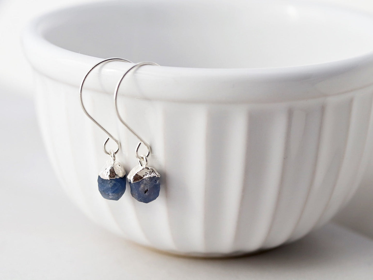 Boucles d'oreilles pendantes en pierres précieuses (crochet)