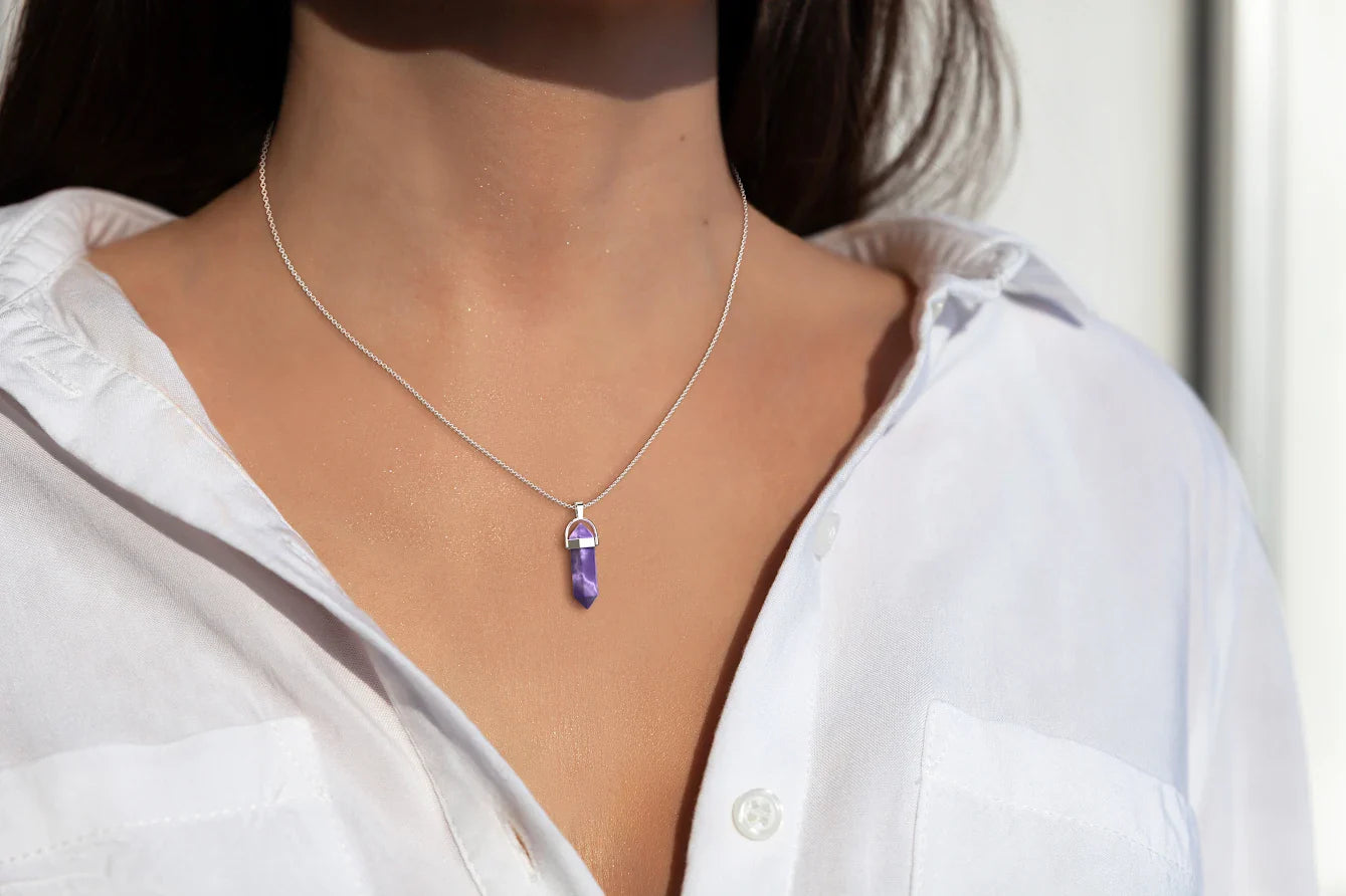 Collier à pointes de pierres précieuses