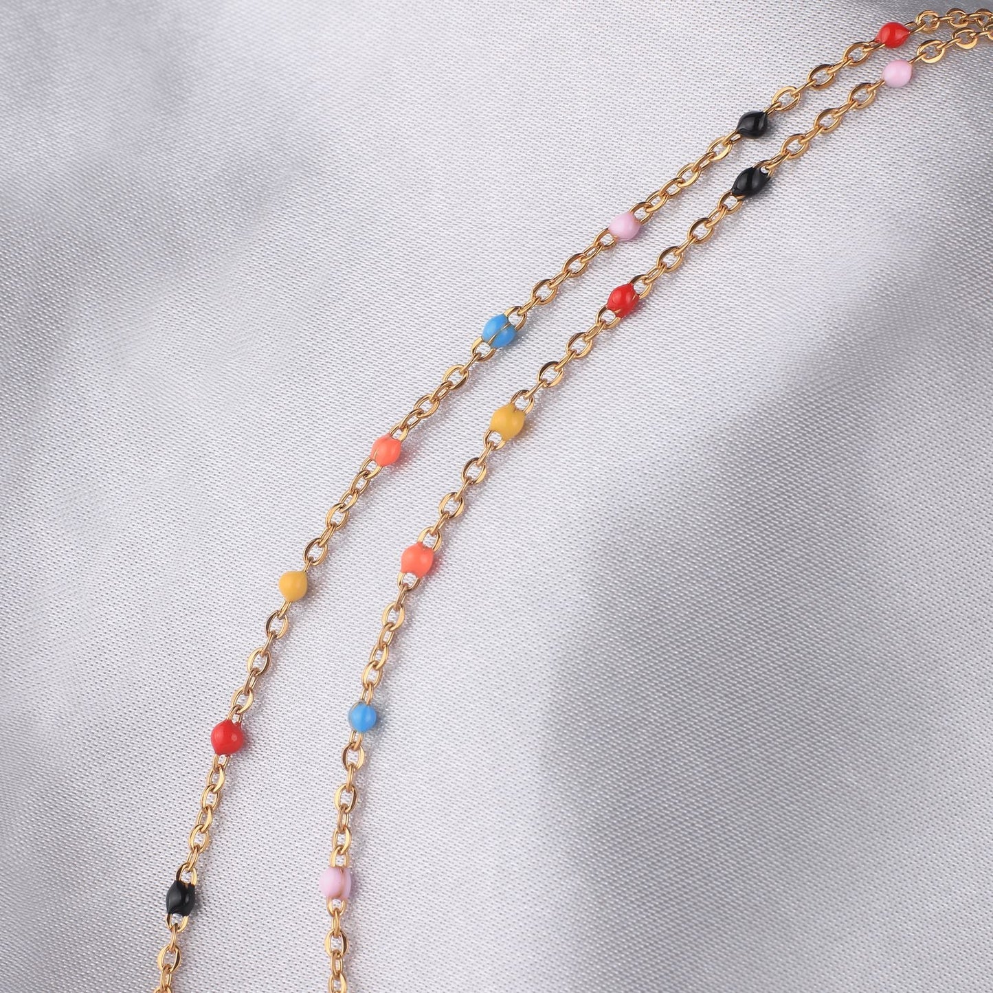 Collier de perles colorées avec nom de fée