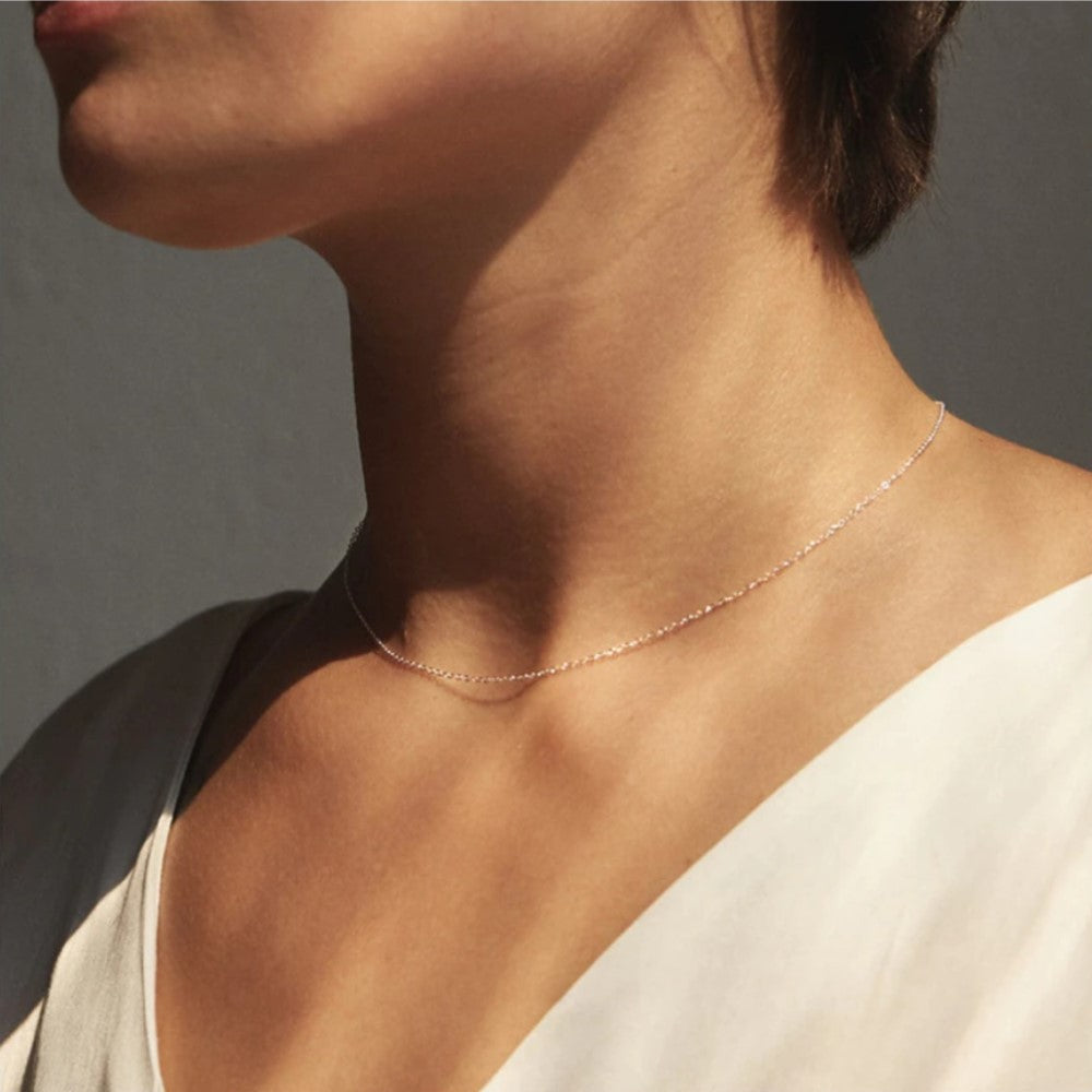 Collier délicat à chaîne torsadée