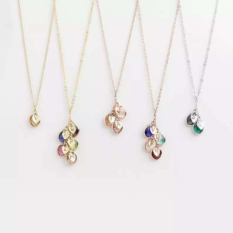 Collier avec pierres de naissance familiales