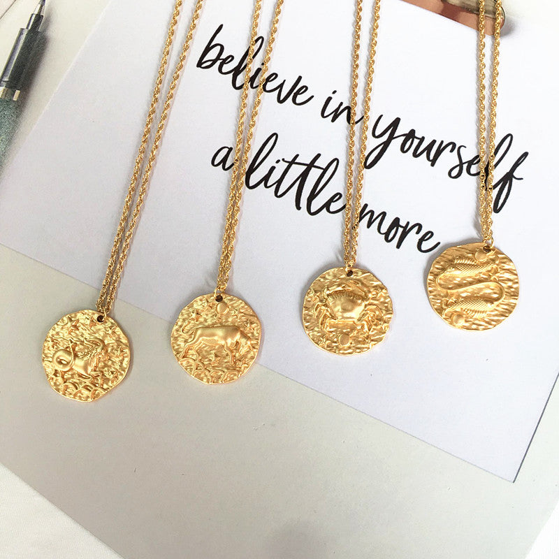 Collier pendentif zodiaque en or martelé