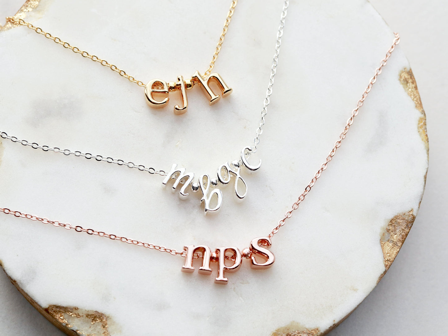 Créez votre propre collier initial