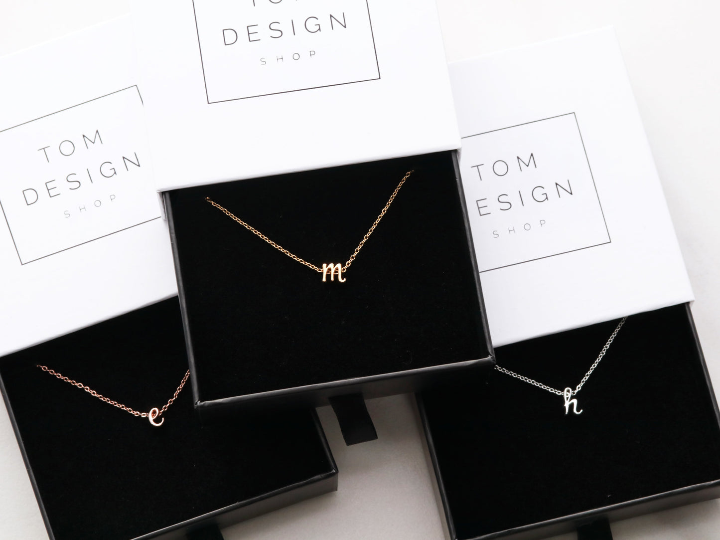 Collier avec initiales cursives