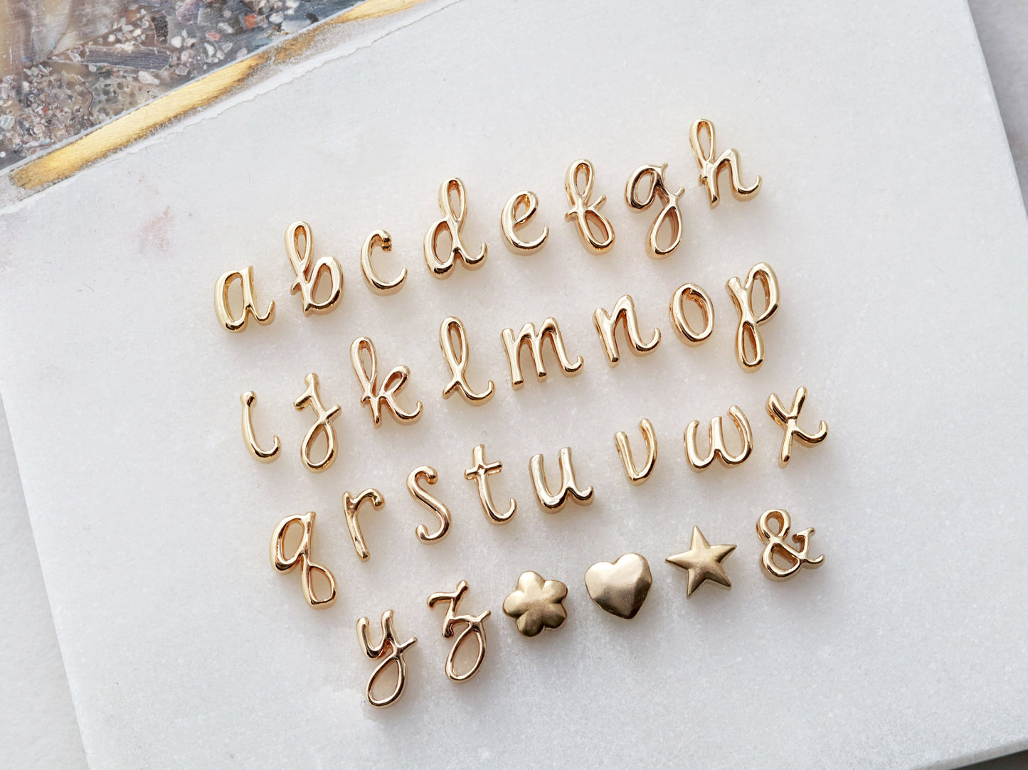 Collier avec initiales cursives