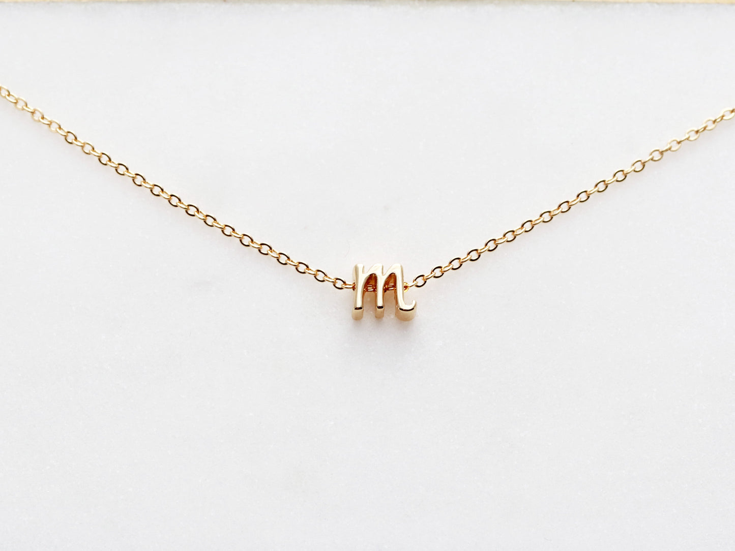 Collier avec initiales cursives