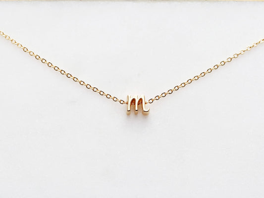 Collier avec initiales cursives