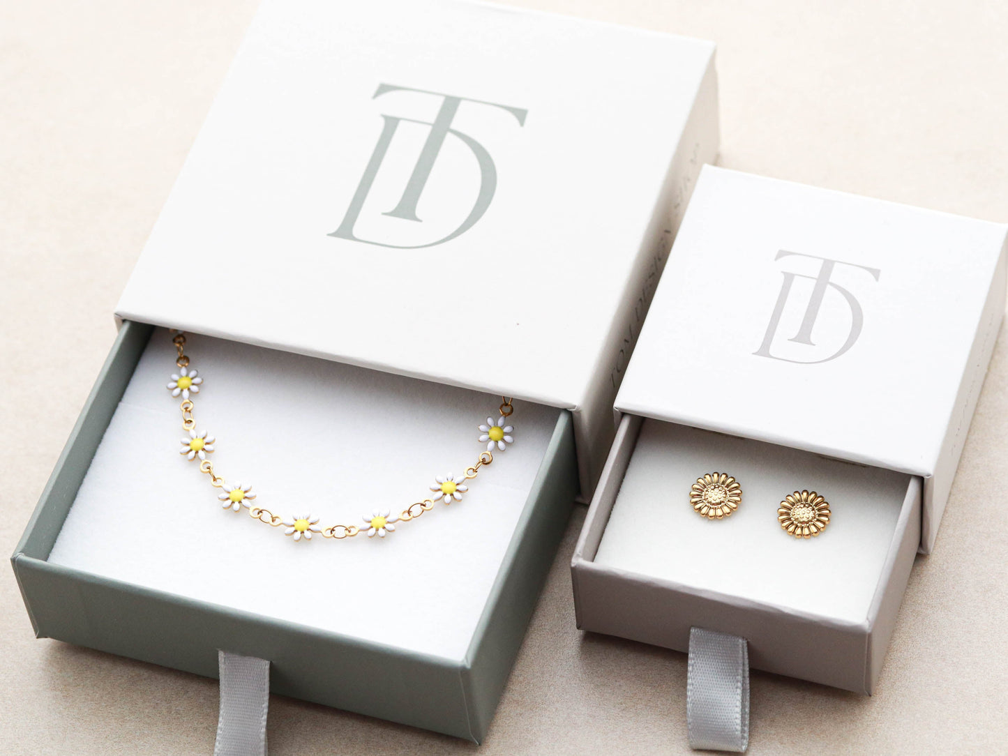 Daisy Chain Necklace