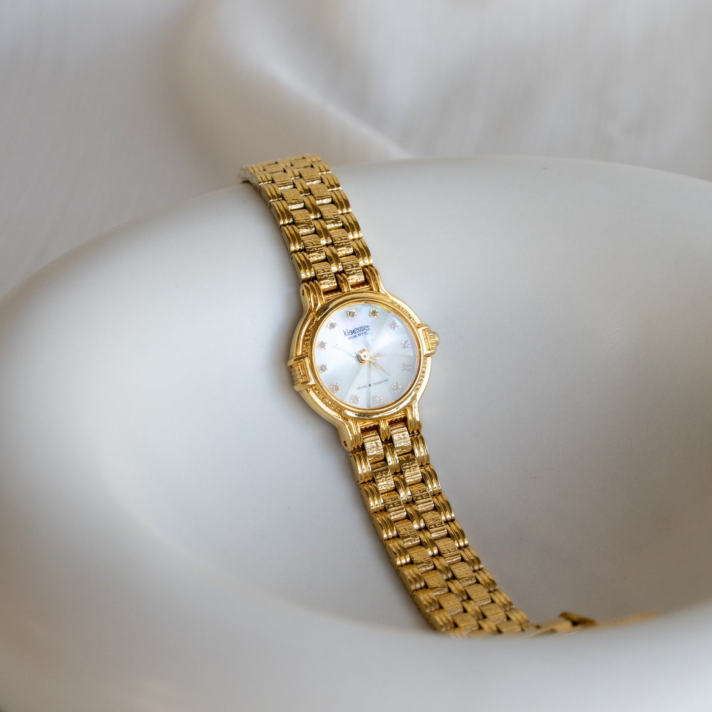 Montre ronde en or vintage Klaeuse Pave
