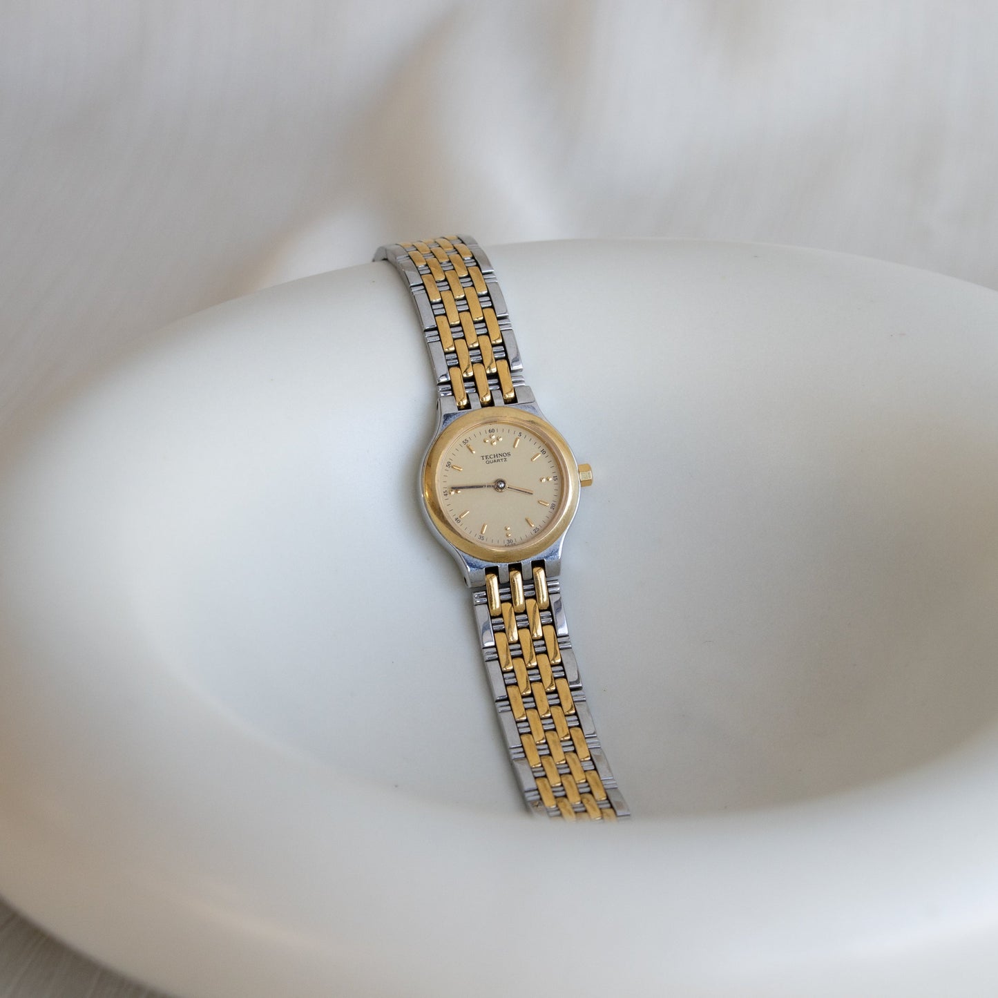 Montre Vintage Technos Ronde Bicolore