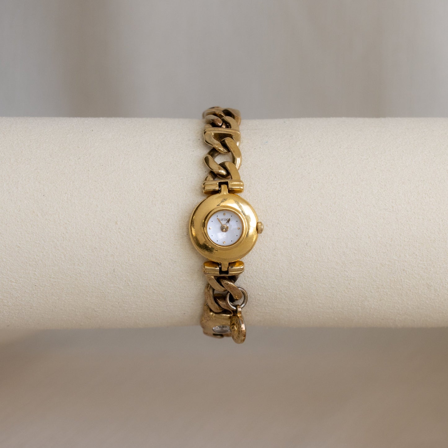 Montre Seiko vintage à maillons ronds en or