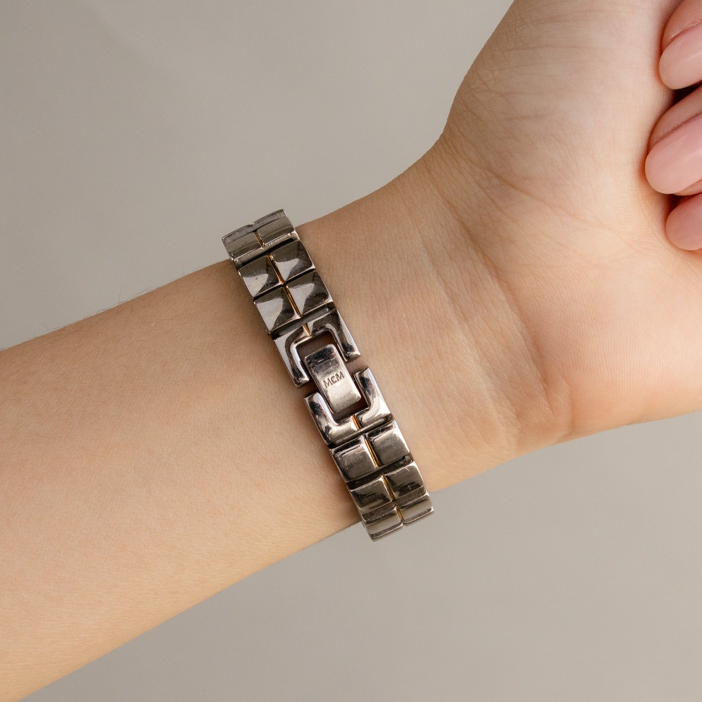 Montre ronde suisse bicolore vintage MCM