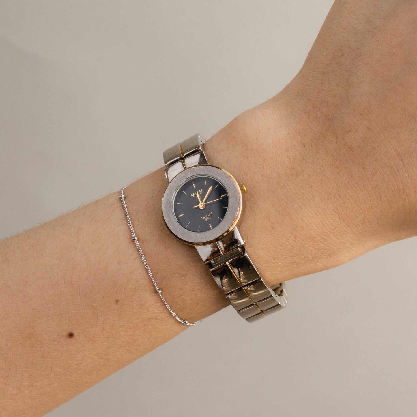 Montre ronde suisse bicolore vintage MCM