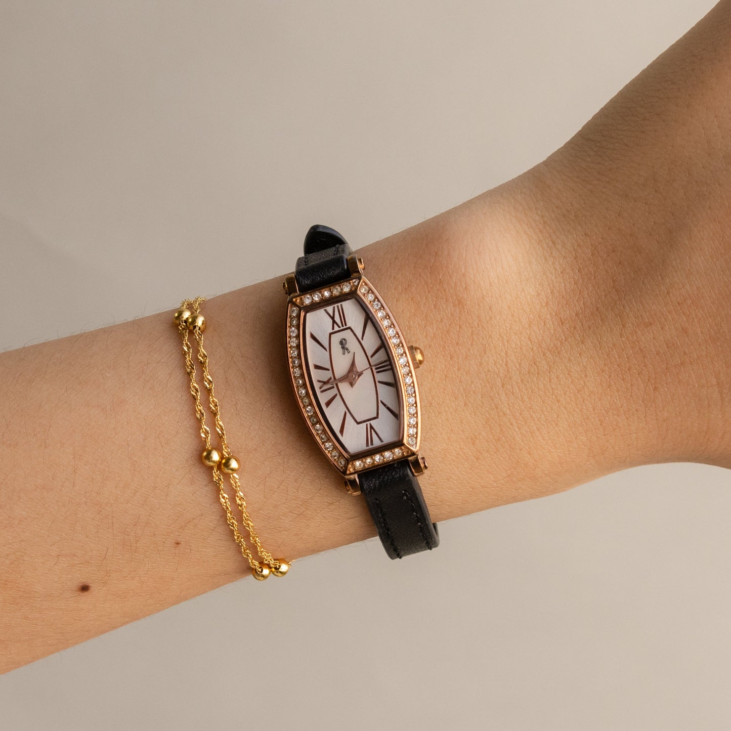 Montre Roberta Di Camerino vintage à bracelet noir