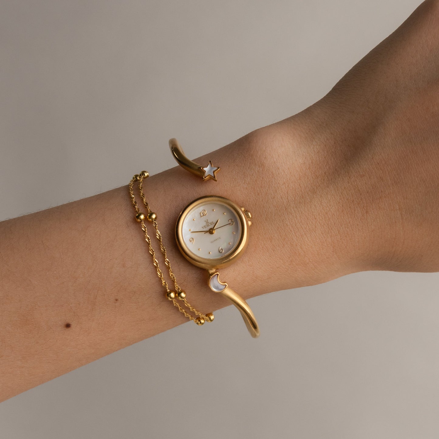 Montre-bracelet vintage Vexcel Celestial en or