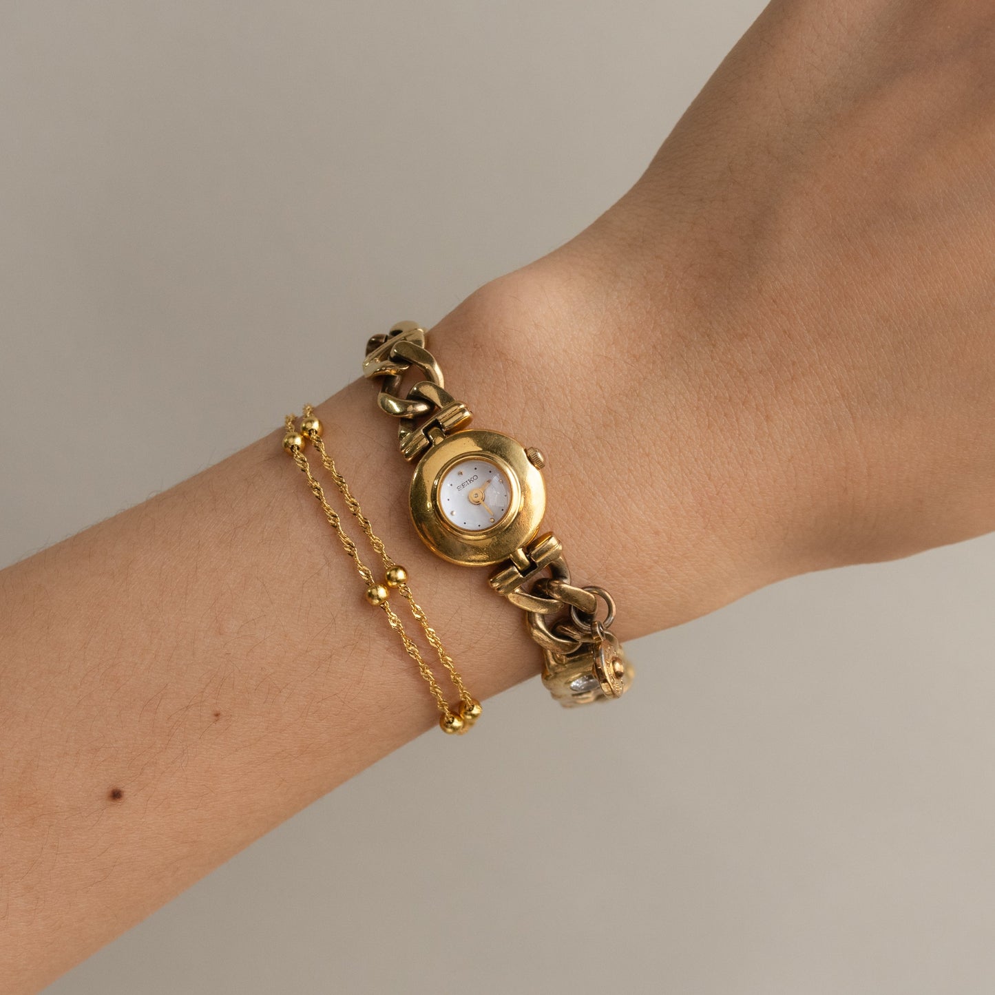 Montre Seiko vintage à maillons ronds en or