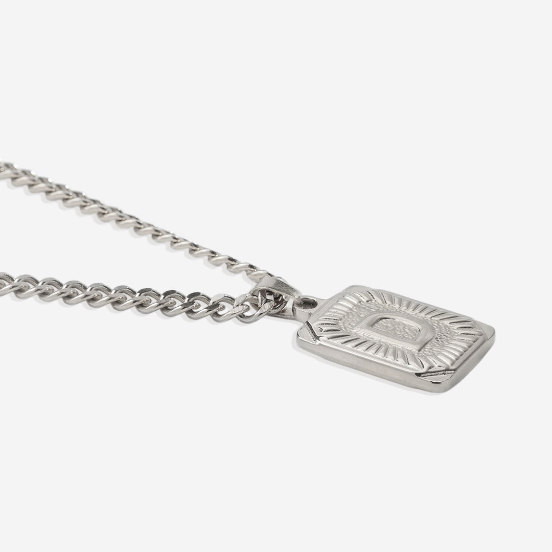 Collier pendentif carte initiale avec chaîne gourmette