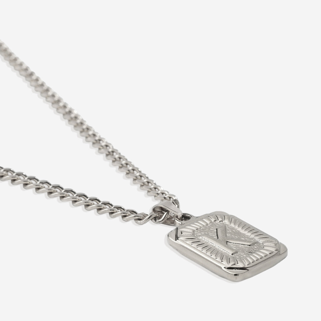 Collier pendentif carte initiale avec chaîne gourmette