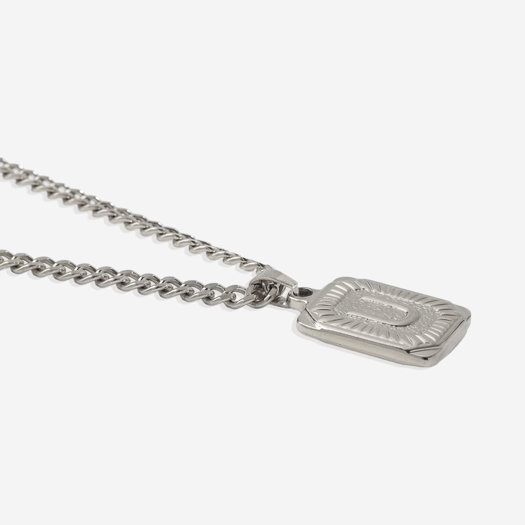 Collier pendentif carte initiale avec chaîne gourmette