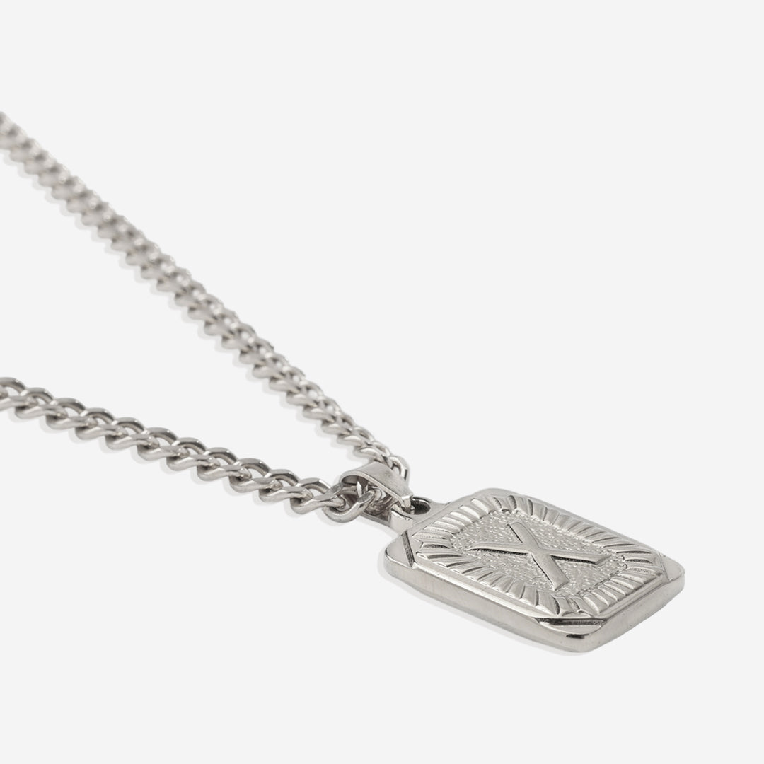 Collier pendentif carte initiale avec chaîne gourmette